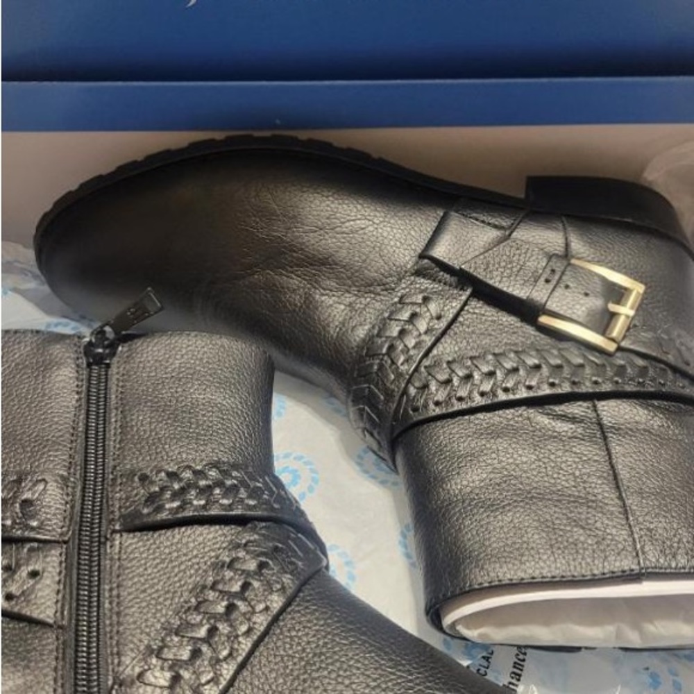 Brand new Eliza boots